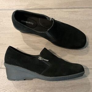 SOLE SENSEABILITY  Black Suede Wedged Shoes Size 8